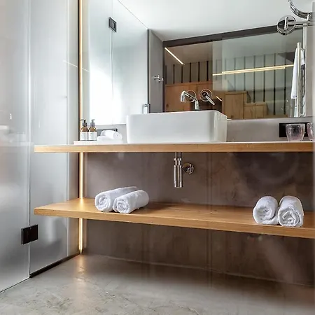 Design-chalet With Garden, Pool, & Restaurant 木屋