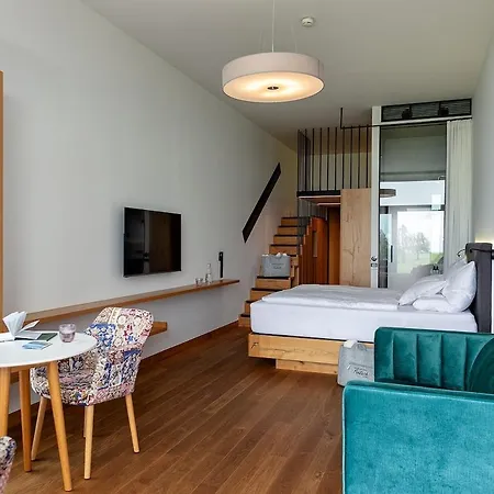 Design-chalet With Garden, Pool, & Restaurant * 洛查贝布里根