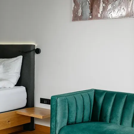 샬레 Design-chalet With Garden, Pool, & Restaurant 로하우