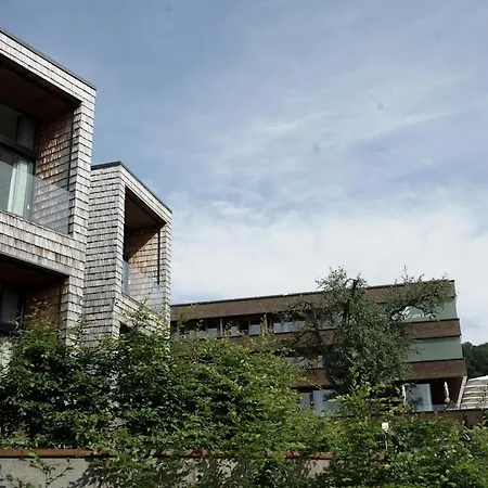Design-chalet With Garden, Pool, & Restaurant בקתה