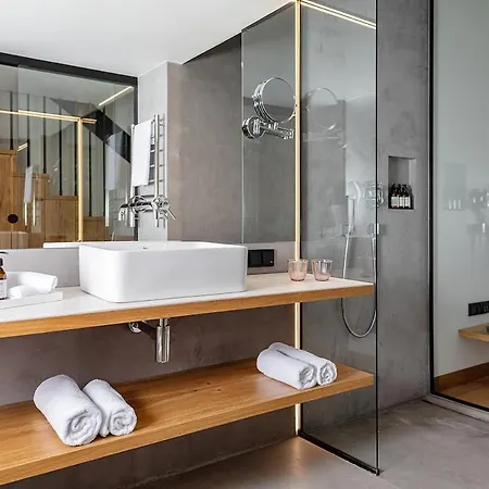 Design-chalet With Garden, Pool, & Restaurant 木屋 *